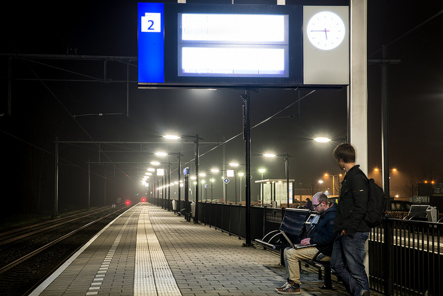 Het gedimde licht op station Beilen. Beeld door Tvilight
