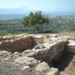 Opgravingen bij de archeologische locatie Anesmopilia op Kreta.