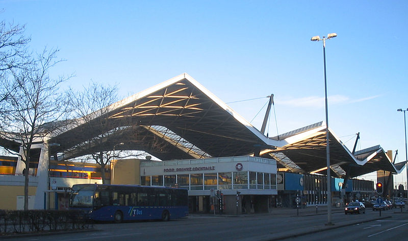 Centraal Station Tilburg (bron: Wikimedia Commons - M.Minderhoud)