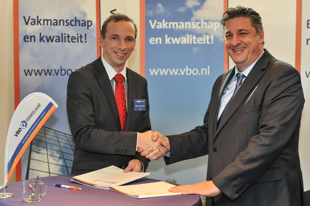 Domica en Nu Wonen tekenen intentieverklaring lidmaatschap sectie Huur/Verhuur VBO Makelaar.