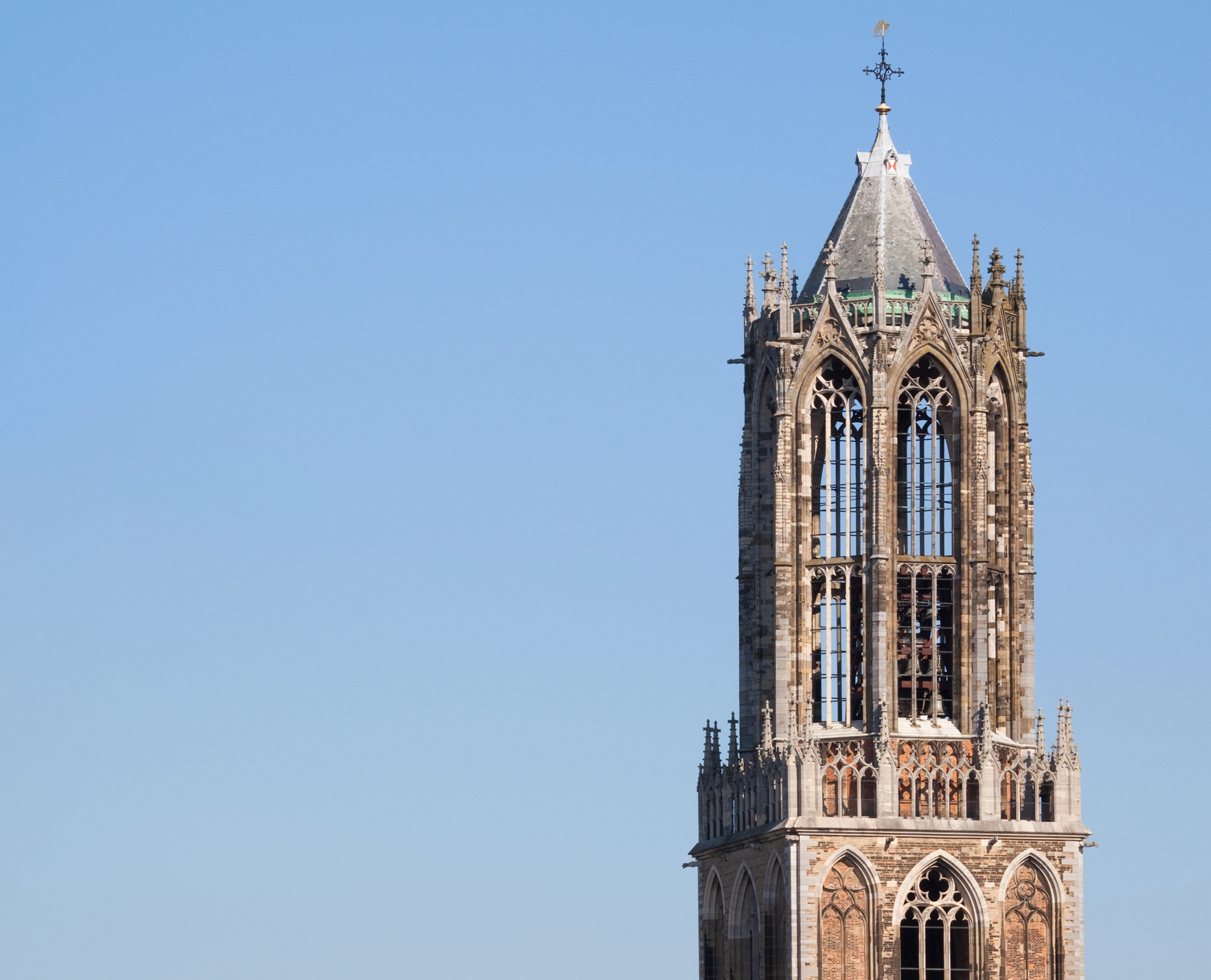 De piek van de Domtoren in Utrecht. Beeld door Massimo Catarinella via Wikimedia.