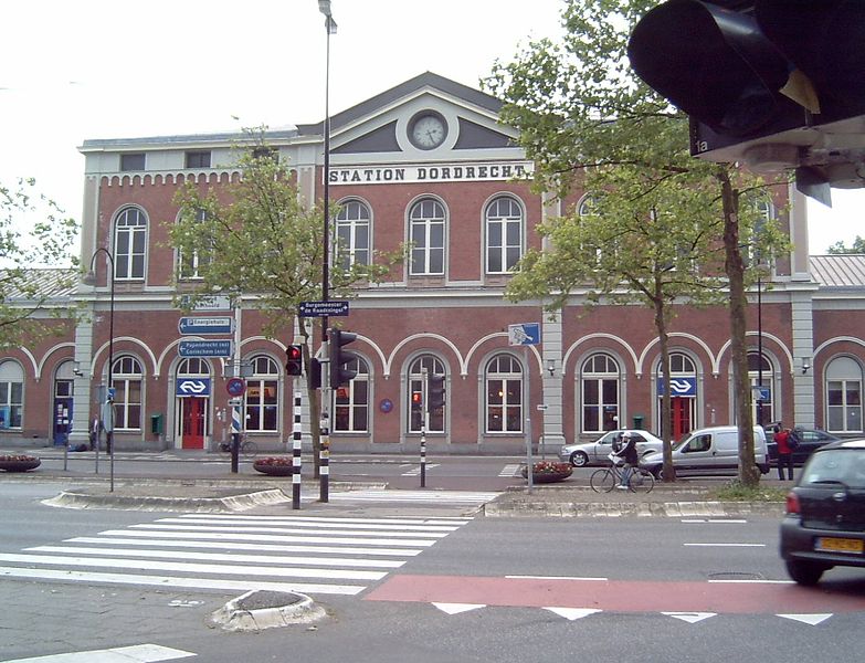 Centraal Station Dordrecht (bron: Wikimedia Commons - Cicero)