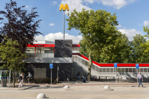 De M-sign bij metrostation Kralingse Zoom. Foto door Rick Reus