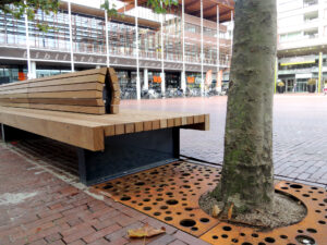 Streetlife Beethoven Bench met Casual Dots boomrooster te Amstelveen