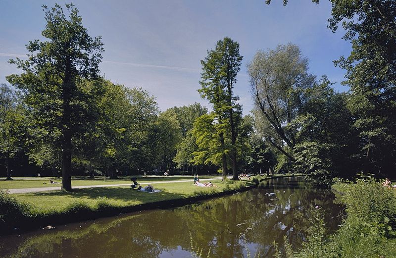 Vondelpark. Beeld van Rijksdienst voor het Cultureel Erfgoed via Wikimedia. Fotograaf R. Hoogewoud