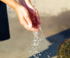 Japanse watersprenkeltechniek effectief tegen stadshitte